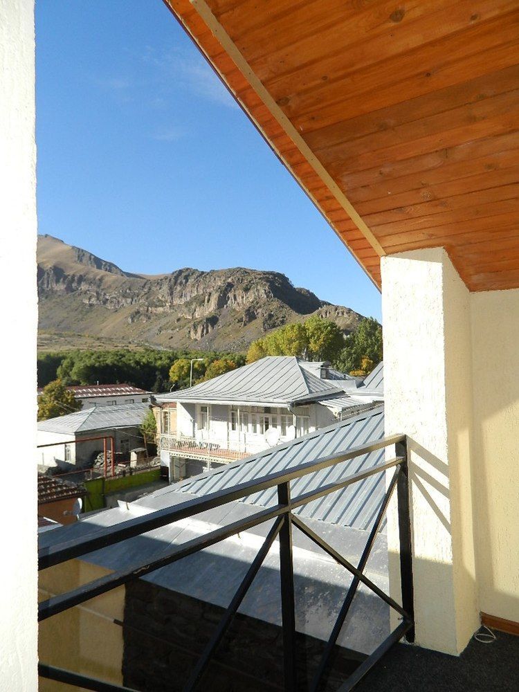 מלון Uptown Boutique Kazbegi מראה חיצוני תמונה